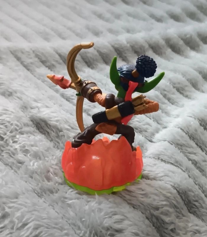 Figurine flameslinger skylanders activision - photo numéro 2