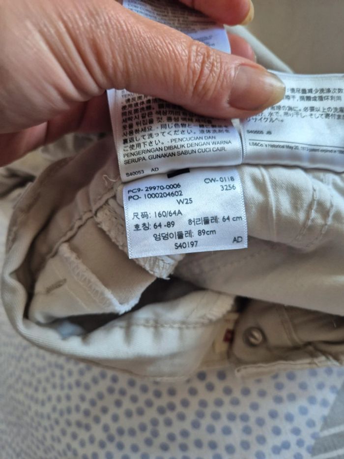 Short Levi's taille 25 - photo numéro 3