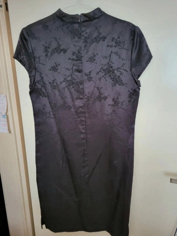Robe noire asiatique - photo numéro 2