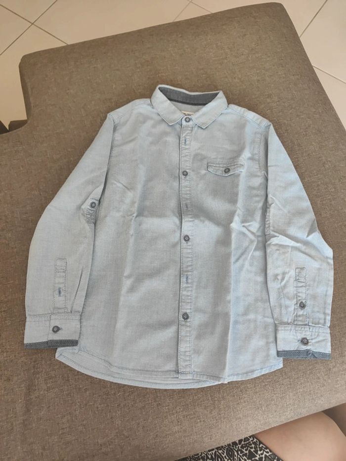 Chemise bleue et blanche Okaïdi 8 ans - photo numéro 3