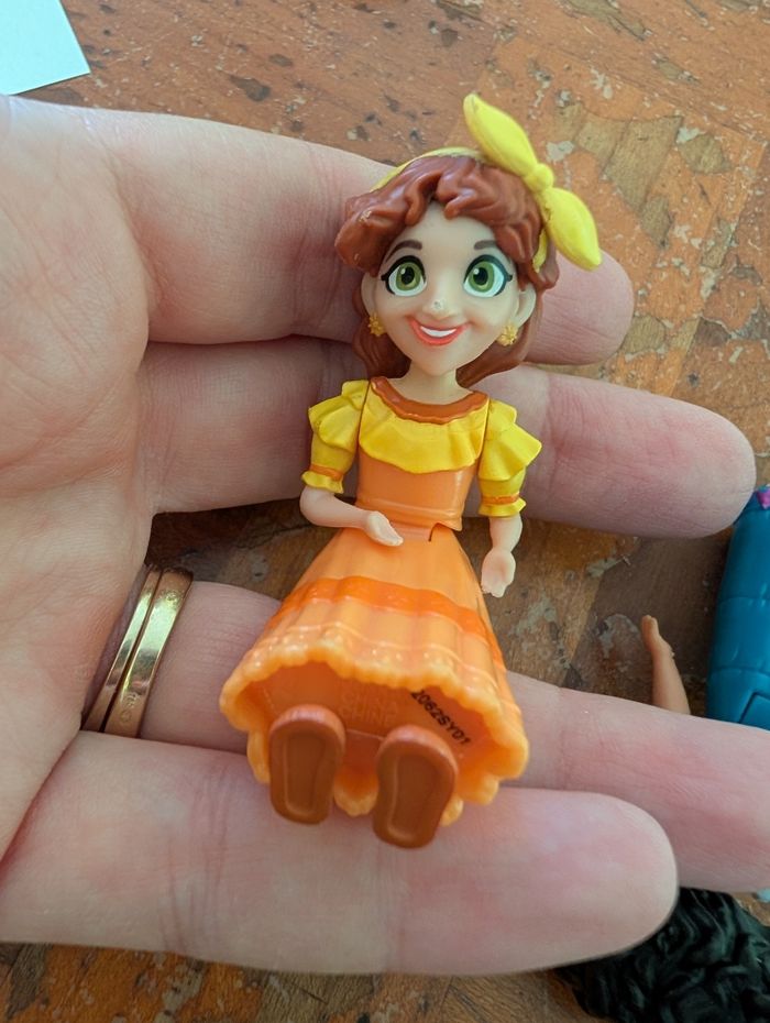 2 figurines Encanto disney - photo numéro 3