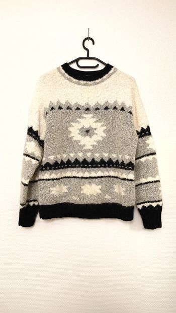 Très beau pull en laine tricoter à la main