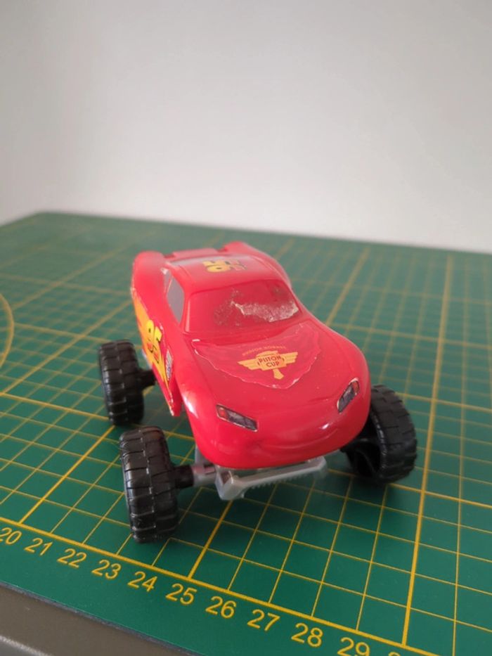 Voiture Cars Kinder Maxi