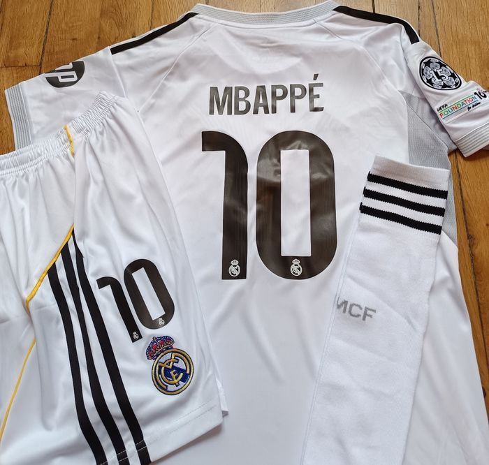 Tenue de football taille 10 ans Real de Madrid 2026