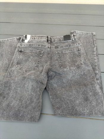 Jean straight  T24 ikks neuf il