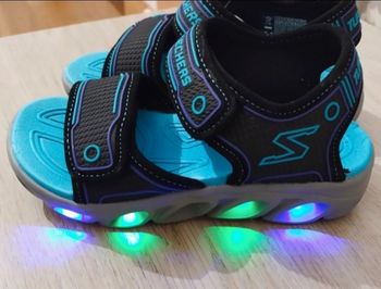 Skechers lumineuses neuves