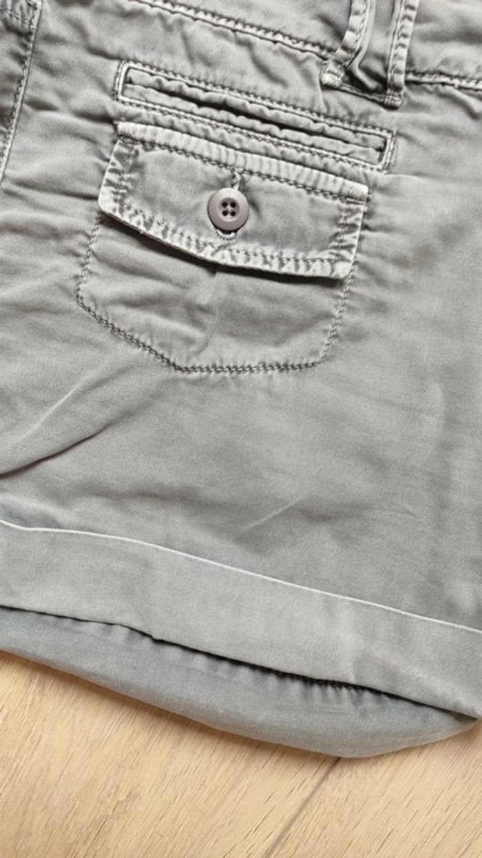 Short gris - photo numéro 2