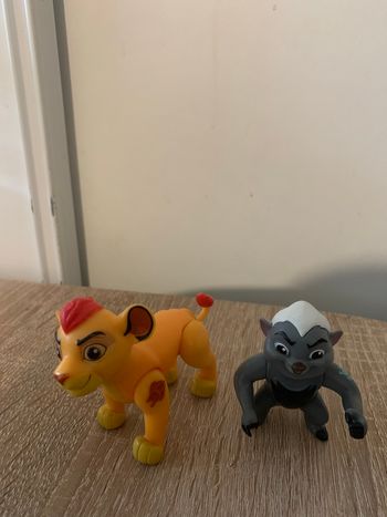 Figurines le roi lion Simba et Bunga garde du roi 