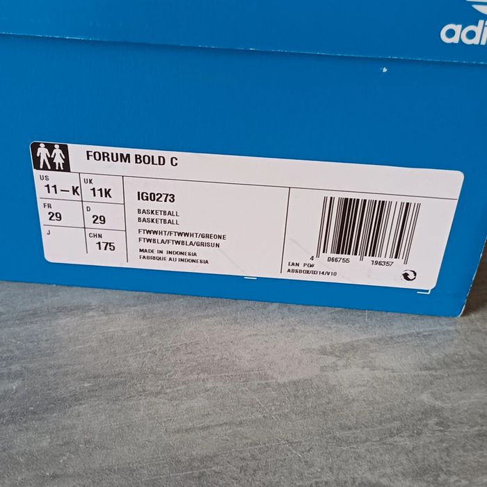 Basket Adidas original taille 29 - photo numéro 11