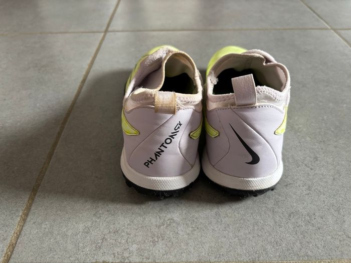 Chaussures de foot synthétique Nike Phantom – Taille 37,5 - photo numéro 9