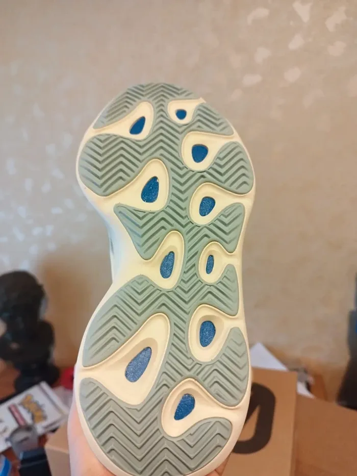 Yeezy 700v3 Azael - photo numéro 3