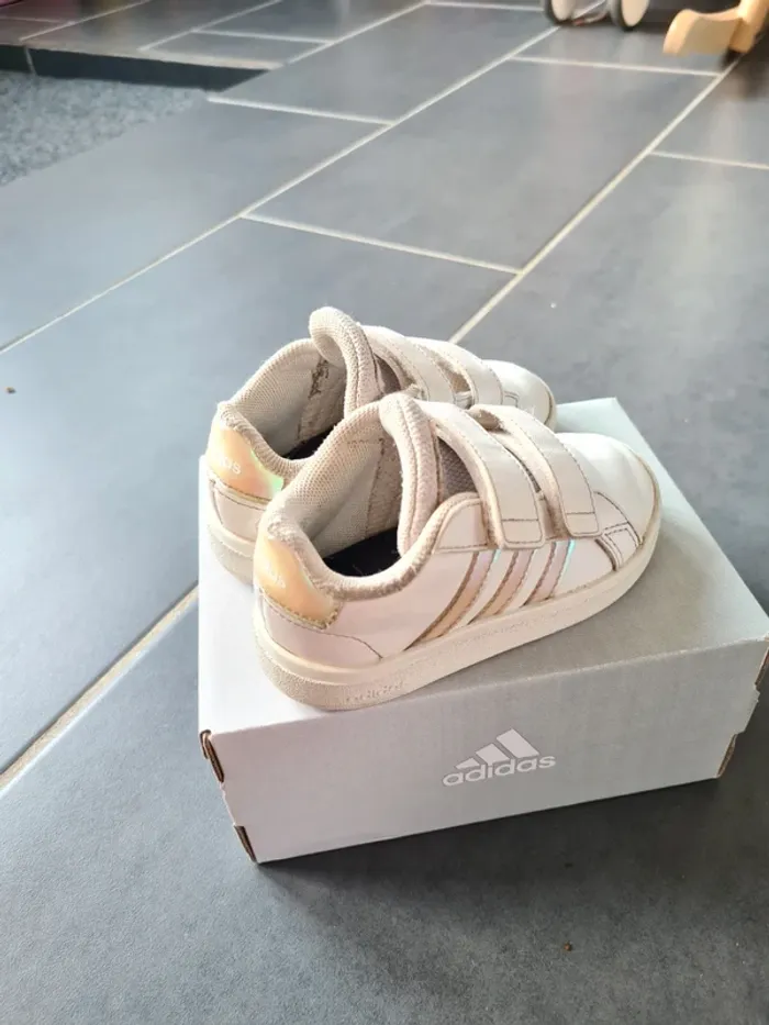 Baskets Adidas Taille 22 - photo numéro 2