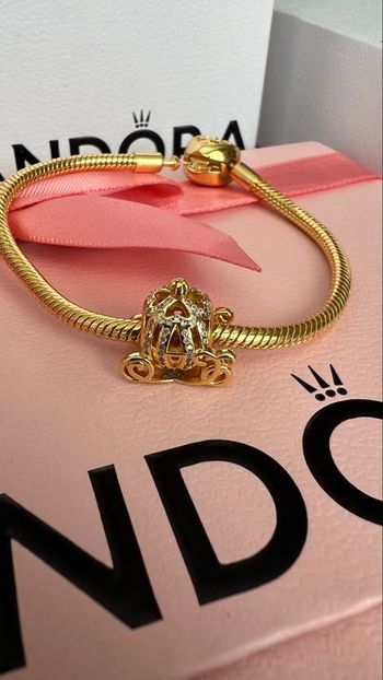 Joli carosse de cendrillon doré et rempli de strass 