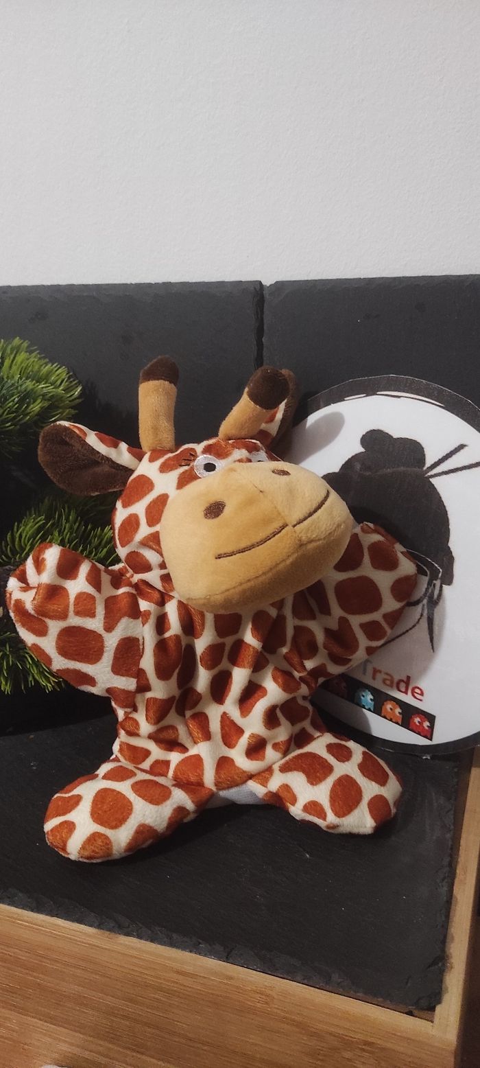 doudou marionette peluche Girafe maisons du monde beige marron Jaune