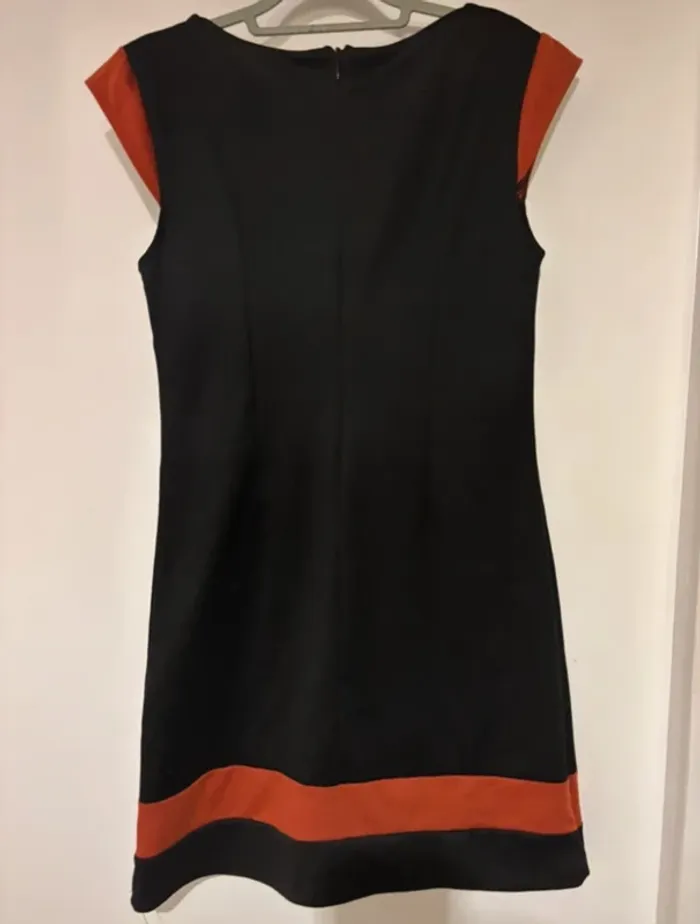 Robe noire et rouge élégante – taille L - photo numéro 3