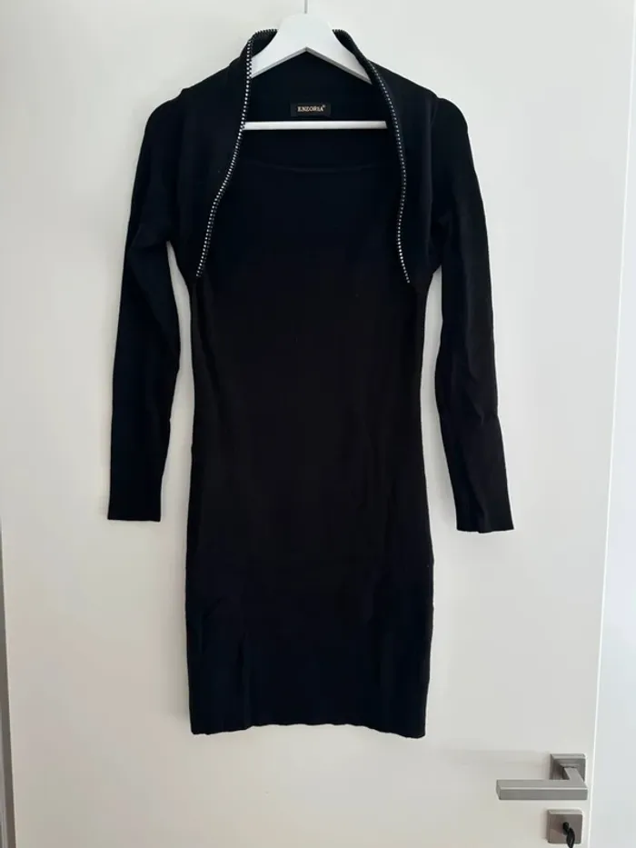 Robe noire moulante taille S - photo numéro 2