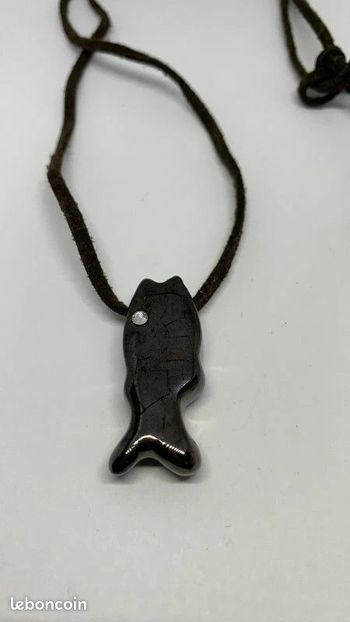 Collier et pendentif poisson noir