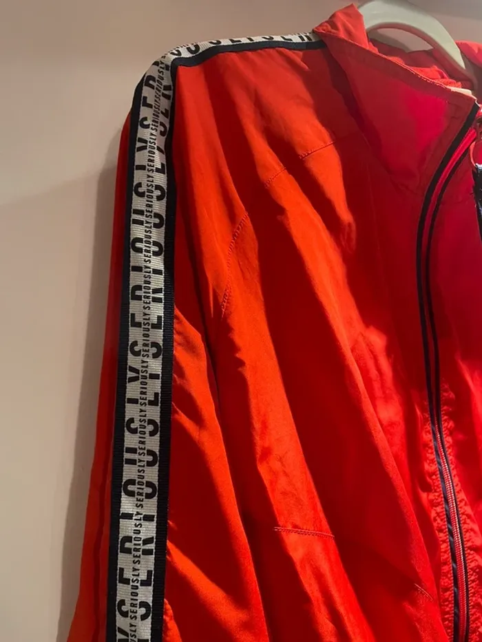 Veste de sport rouge Jennyfer taille 38 -M - photo numéro 2