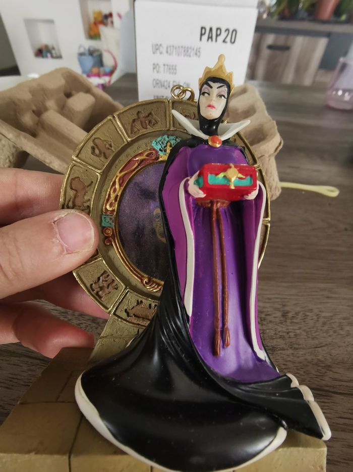 Ornemente méchante reine - photo numéro 2