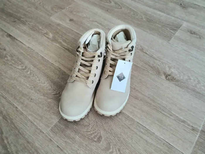 Bottines à lacets beiges taille 34 neuves - photo numéro 10