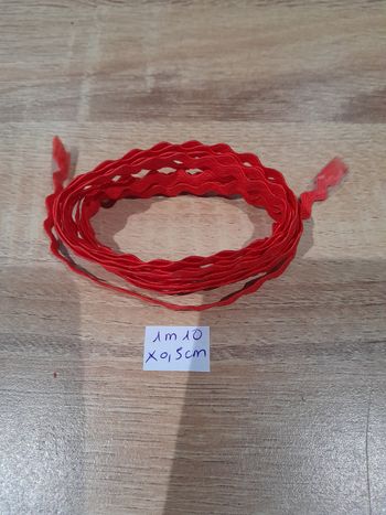 1m10 de ruban rouge 0,5cm de large