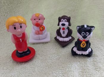 lot figurines la famille la maman le bébé le chien et le chat
