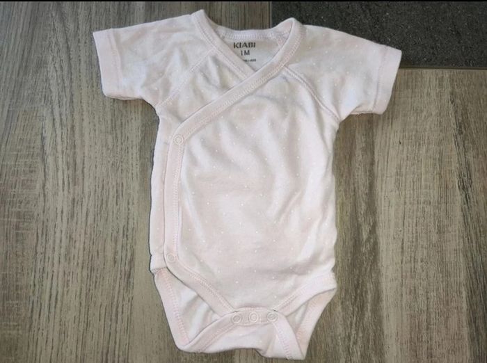 Lot 5 bodies manches courtes taille 1 mois - photo numéro 2