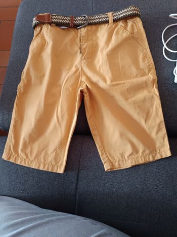 Short/bermuda moutarde taille 8 ans