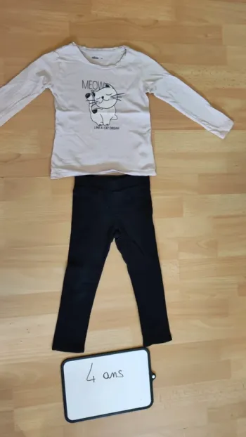 Pantalon+ t-shirt taille 4 ans