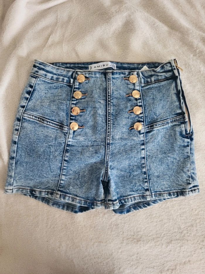 Superbe short .
