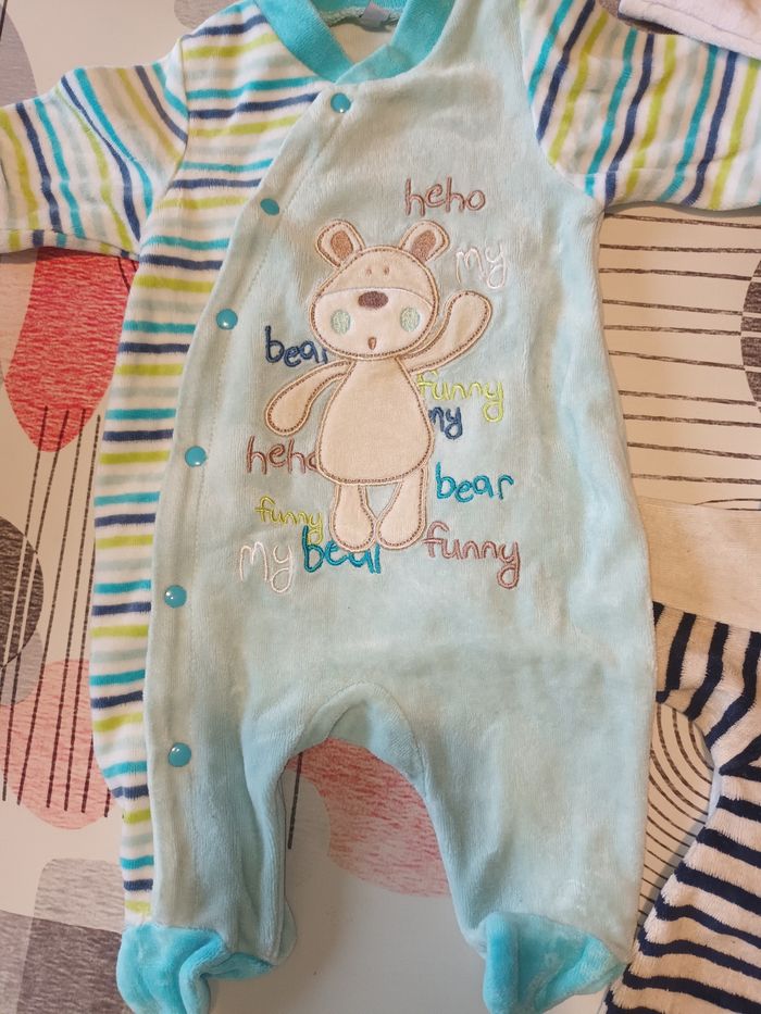 Lot 4 pyjamas qui s'ouvrent devant Taille 1 mois - photo numéro 4