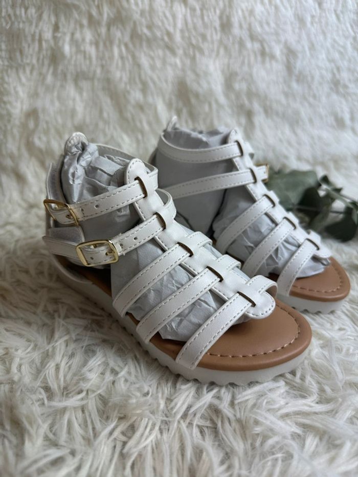 Paire de sandales spartiates blanches Fabkids taille 25 - photo numéro 2