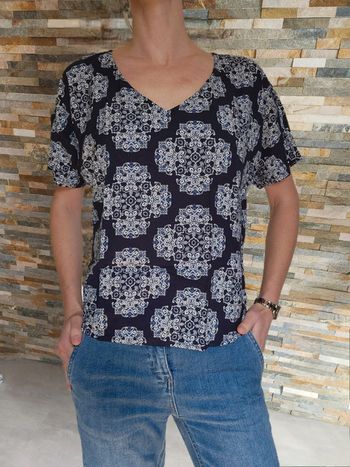 Jolie blouse Esprit bleu marine motifs géométriques 38