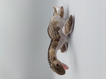 Peluche doudou dinosaure FRIMOUZZZ LOGITOYS gris beige marron