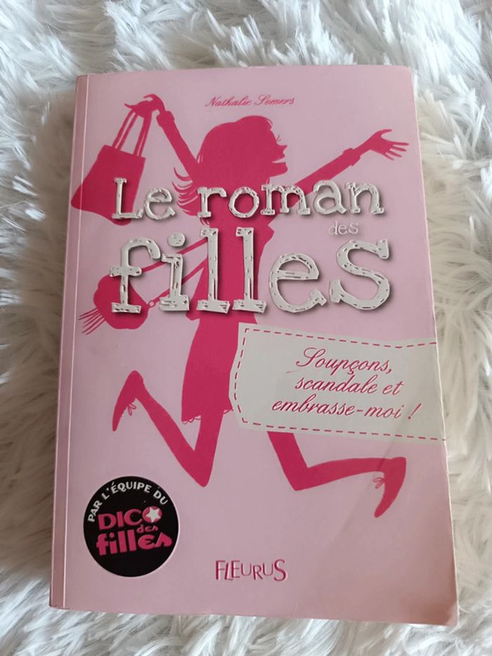Livre Le roman des filles _ Fleurus - photo numéro 2