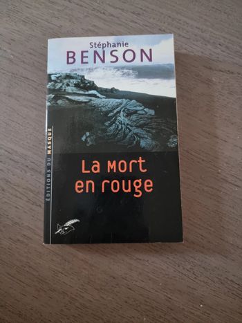 Stephanie Benson La mort en rouge