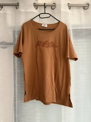 Tee-shirts marron