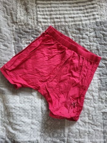Short rose foncé