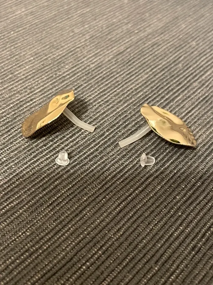 Boucles d’oreilles originales dorées - photo numéro 2