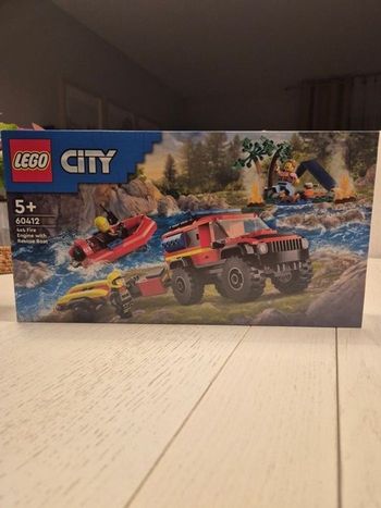 Lego 60412 Le camion de pompiers 4x4 et le canot de sauvetage