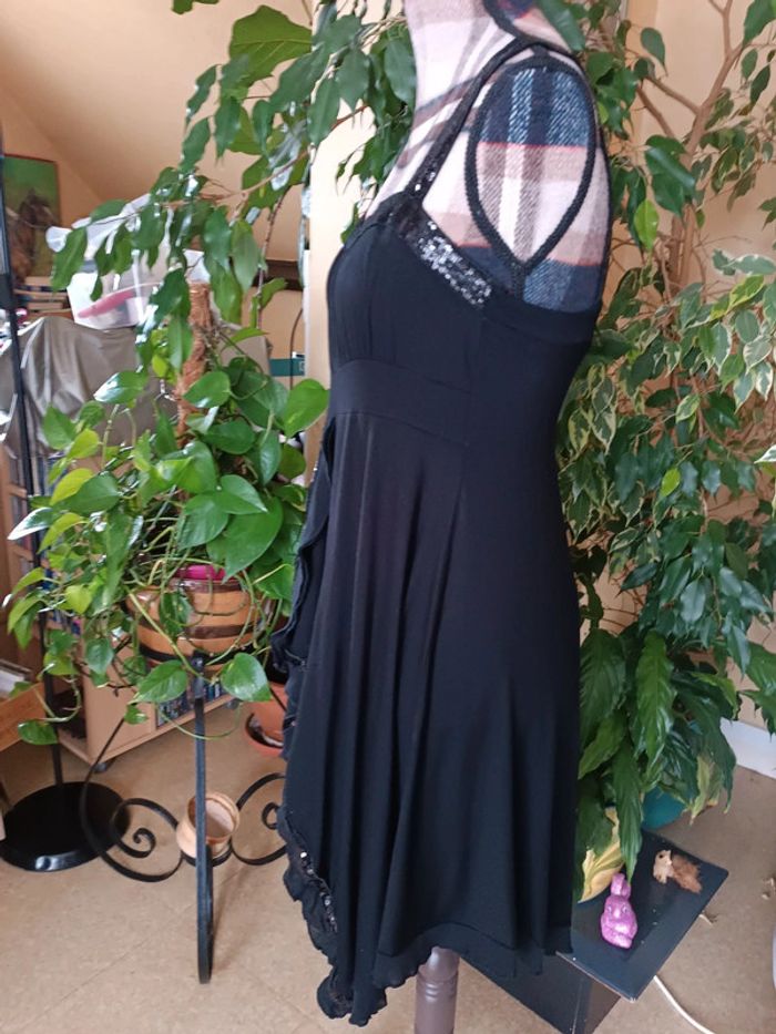 Robe noire et sequins - photo numéro 3