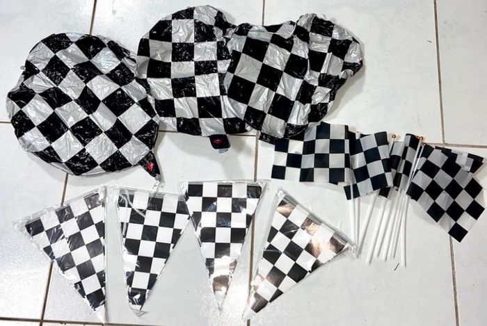 Lot drapeaux et guirlandes fanion formule1 neuf - photo numéro 2