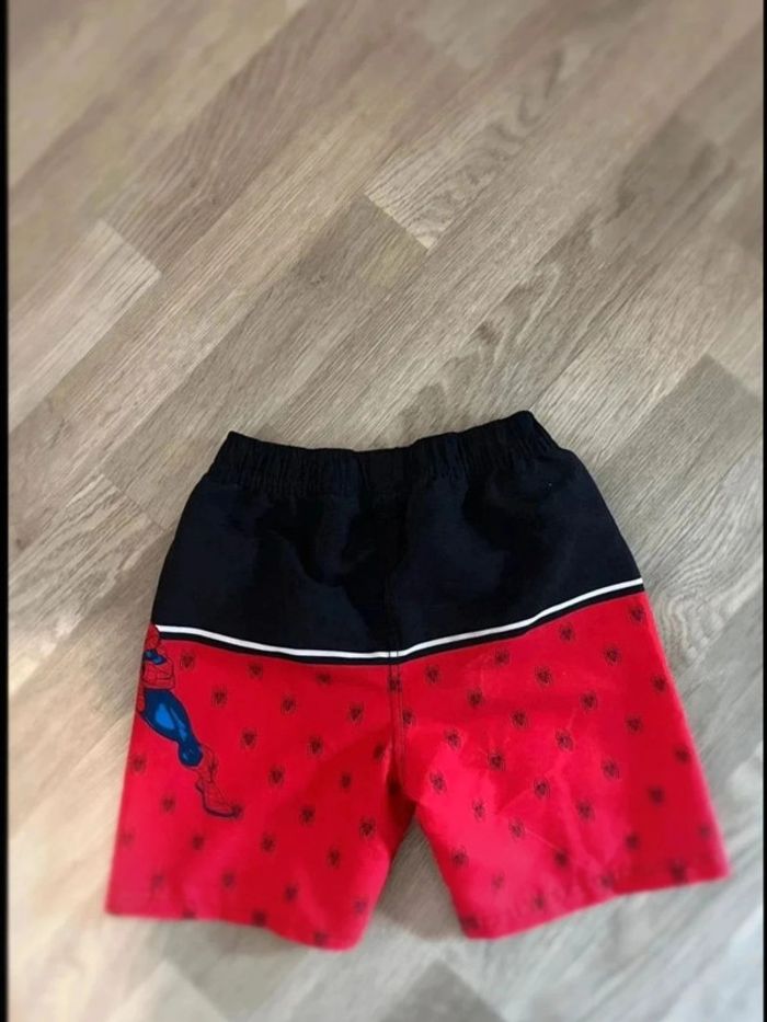 Short de bain Disney Spiderman 7 / 8 ans - photo numéro 2