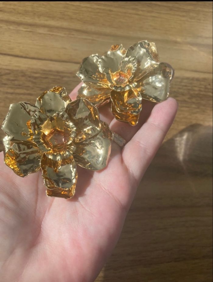 Boucles d’oreilles NEUVES pour femme en forme de fleurs 🌼. - photo numéro 3