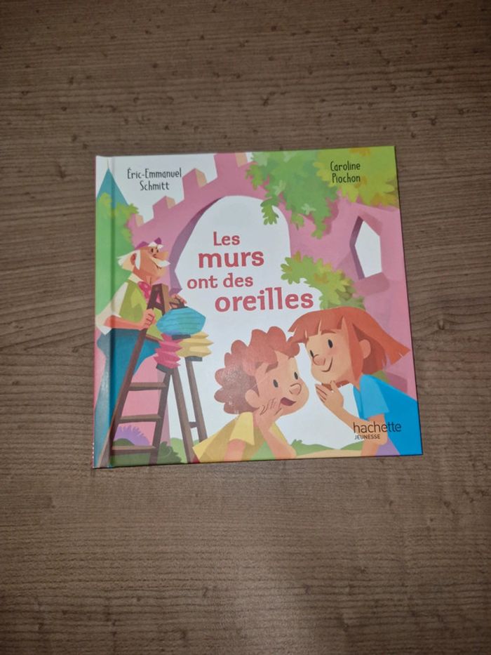 Livre Les murs ont des oreilles