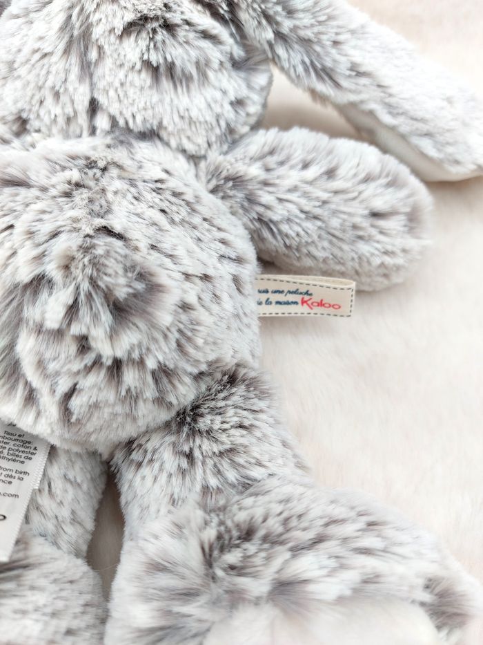 Peluche doudou lapin gris chiné blanc rouge Kaloo 25 cm sans les oreilles coeur - photo numéro 3