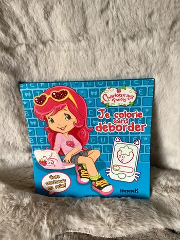 Livre coloriage Gros contour en relief pailleté Charlotte aux fraises (0224)