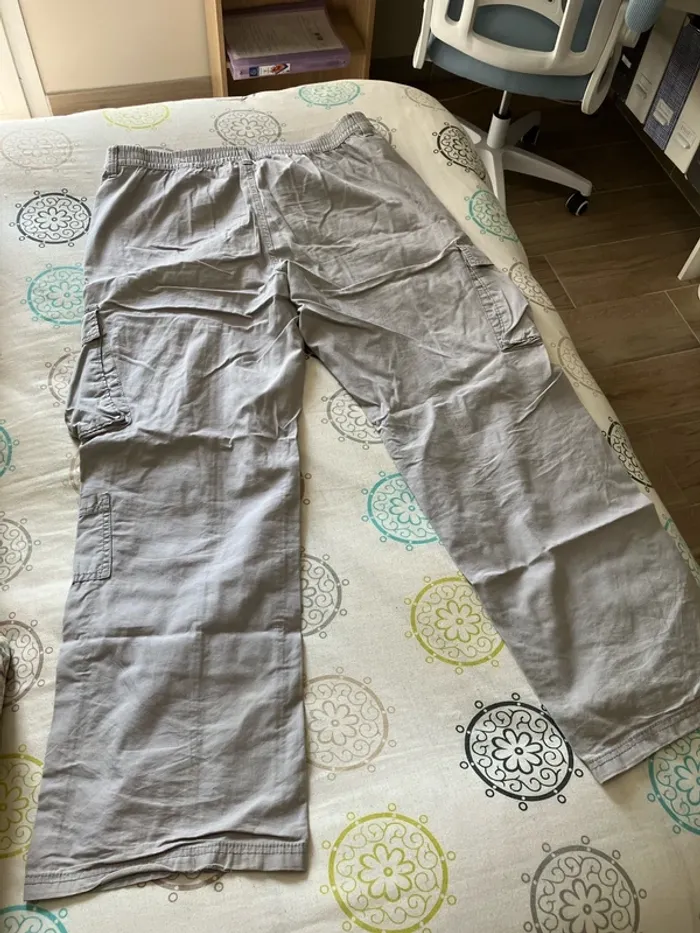 Cargo gris - photo numéro 3