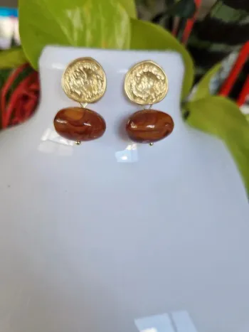 Boucles d'oreilles fantaisies dorées et imitation ambre
