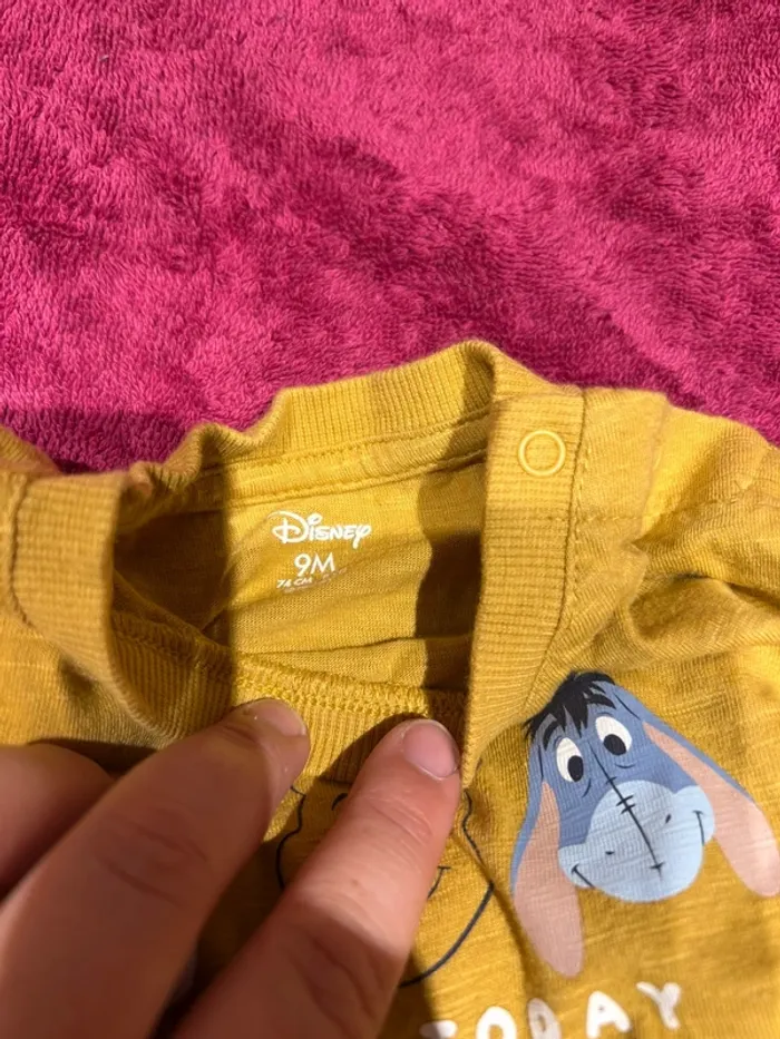 Ensemble bébé Disney (salopette short rayée + t-shirt Winnie l’Ourson) - photo numéro 4